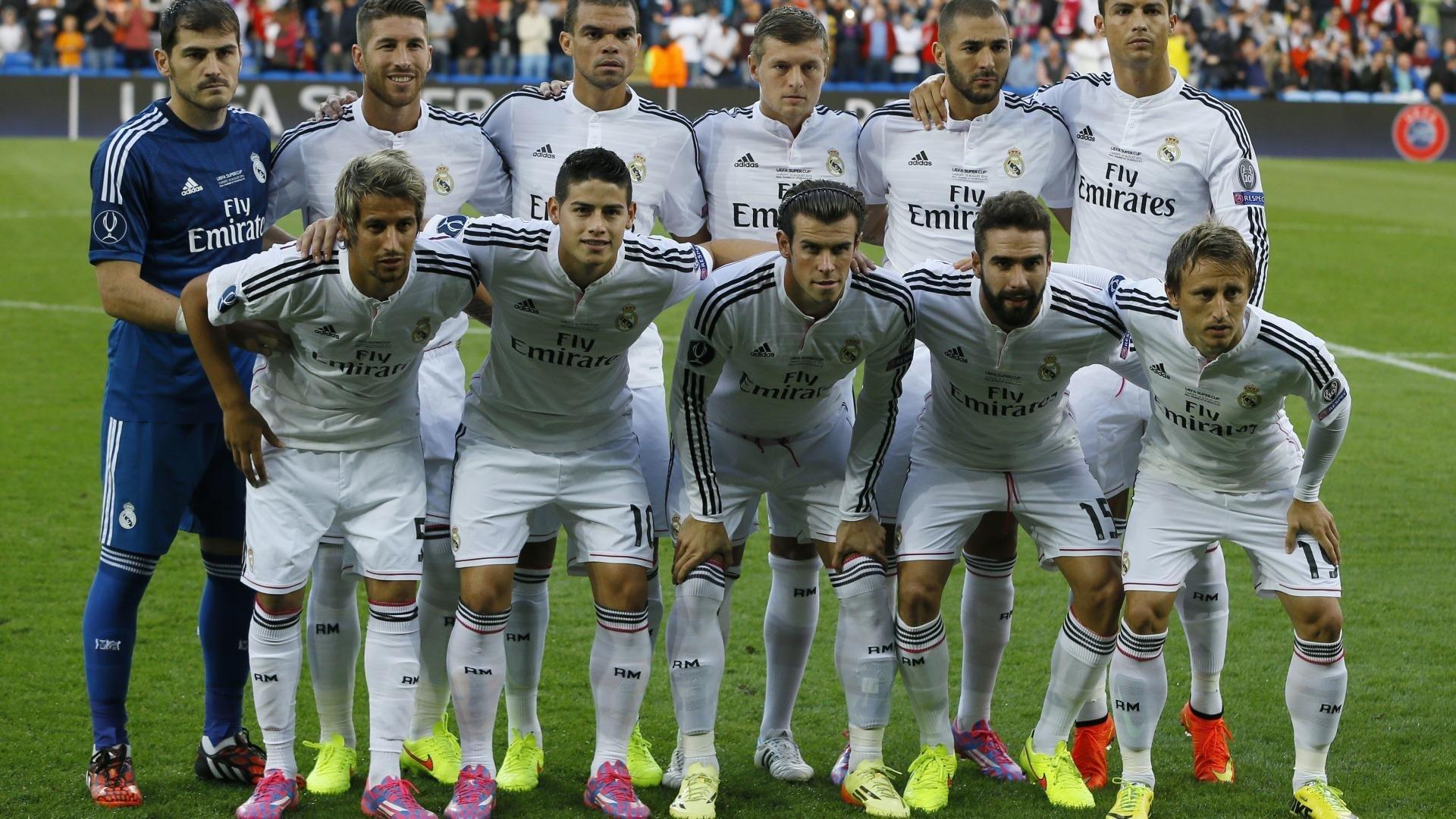 梅西深夜独自现身诺坎普引震动 巴萨俱乐部内部坦言完全不知情