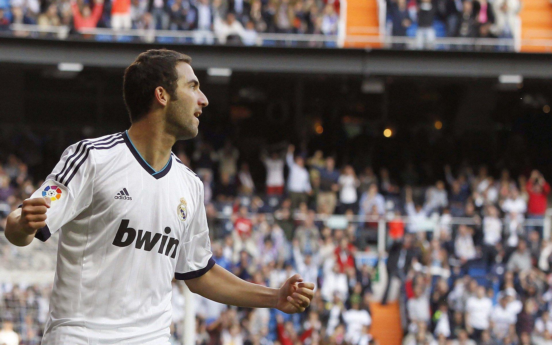 卡拉菲奥里八月闪耀,三场独造三球,攻防一体荣膺枪手月度最佳