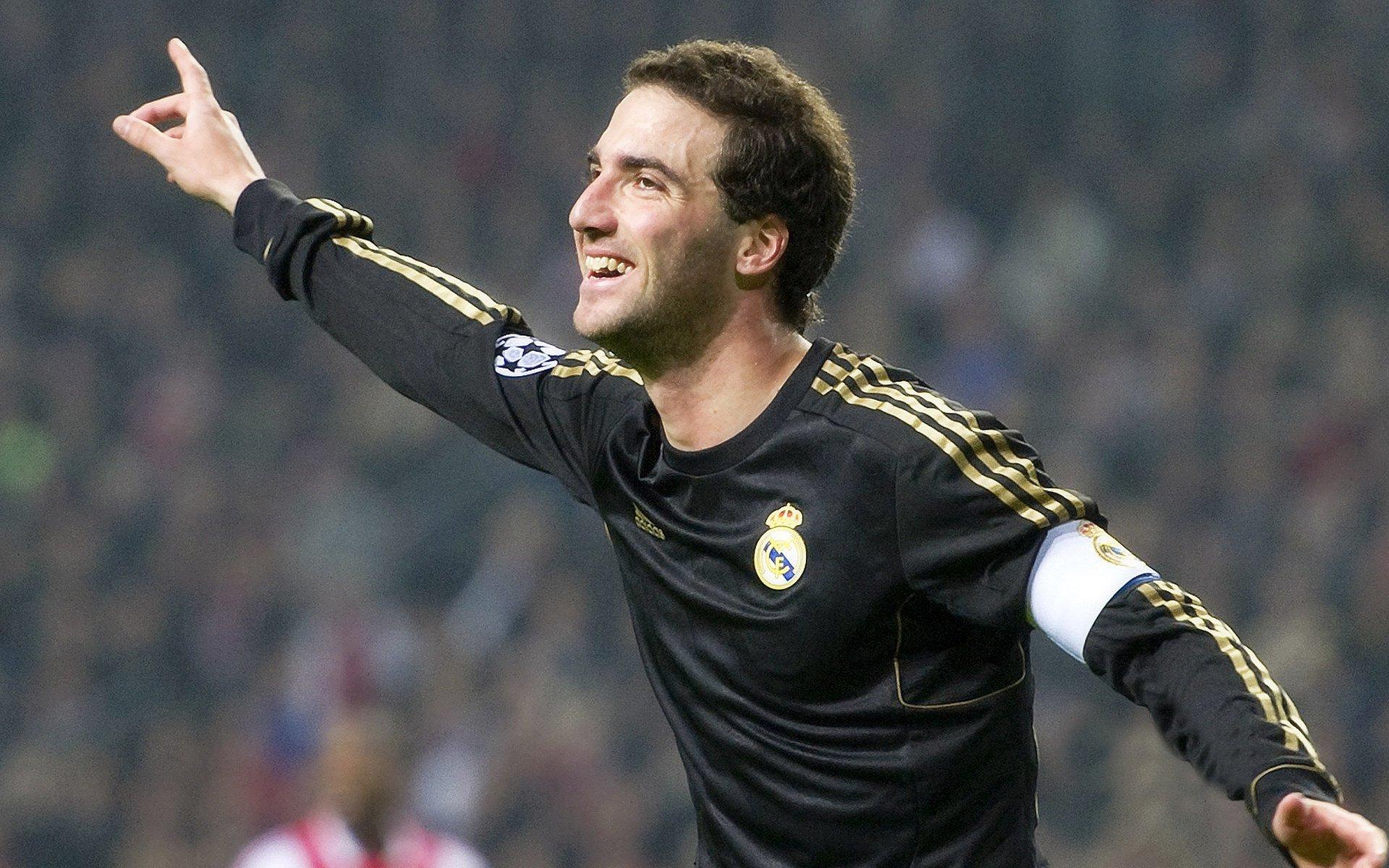 百名篮球大叔齐聚上海 以球会友重温热血青春