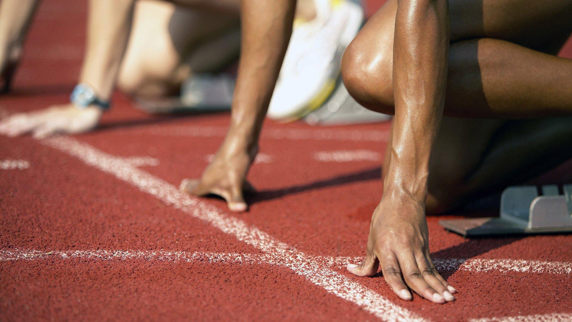 泳坛悲剧背后的遗产谜云，已故冠军鲍多克400万英镑遗产交付独子，体育界再议运动员财富管理与家庭责任